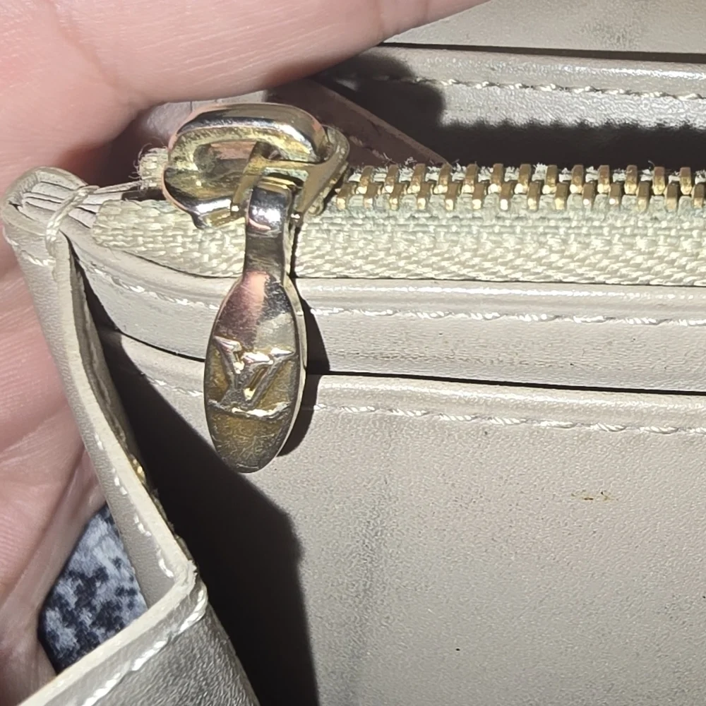 Authentic Louis Vuitton Light Yellow Vernis Monogram Long Snap Sarah Wallet